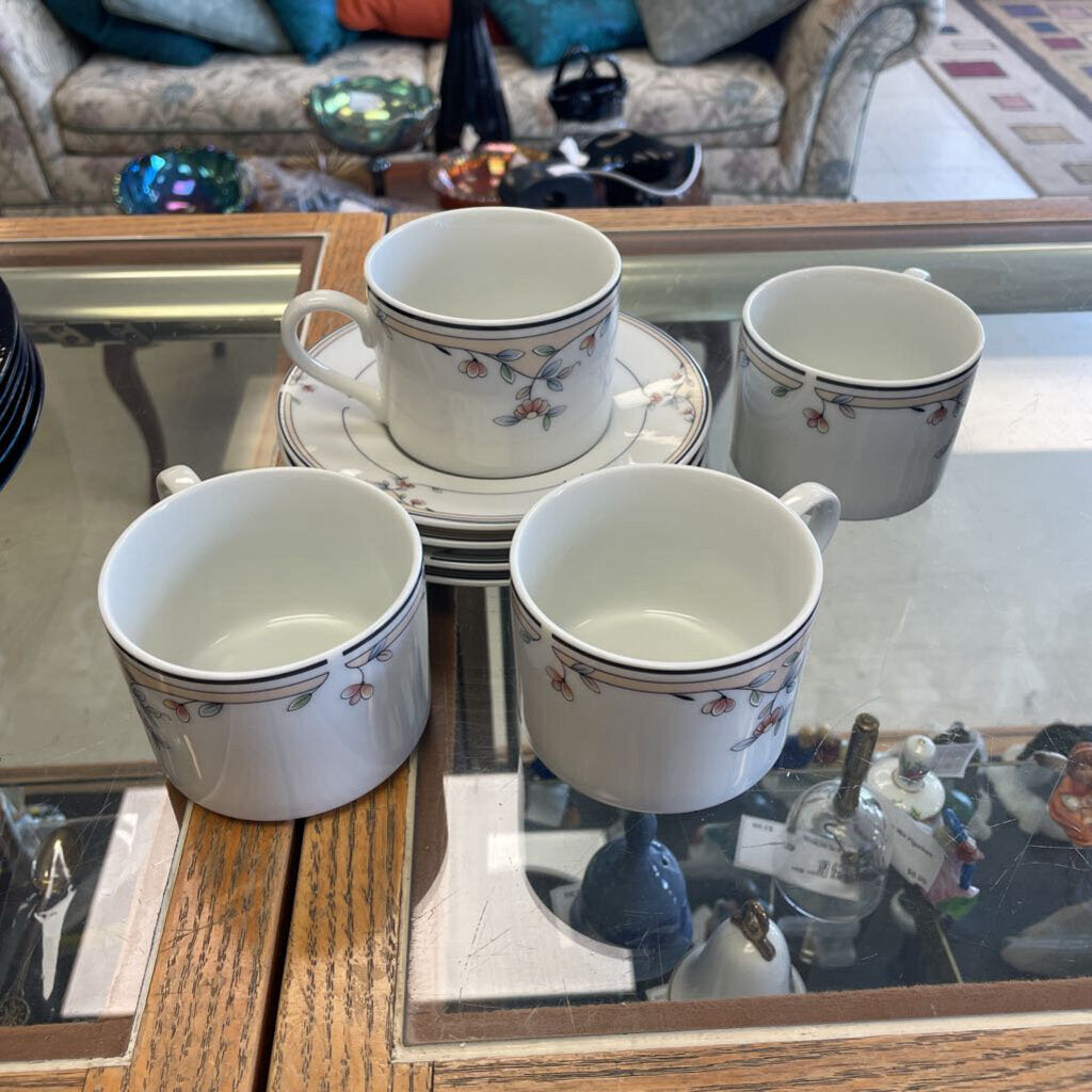Princess House Heritage Blossom Teacups and Saucer (Set of 4)