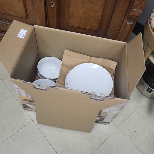 21 Piece Plates/Bowls Set