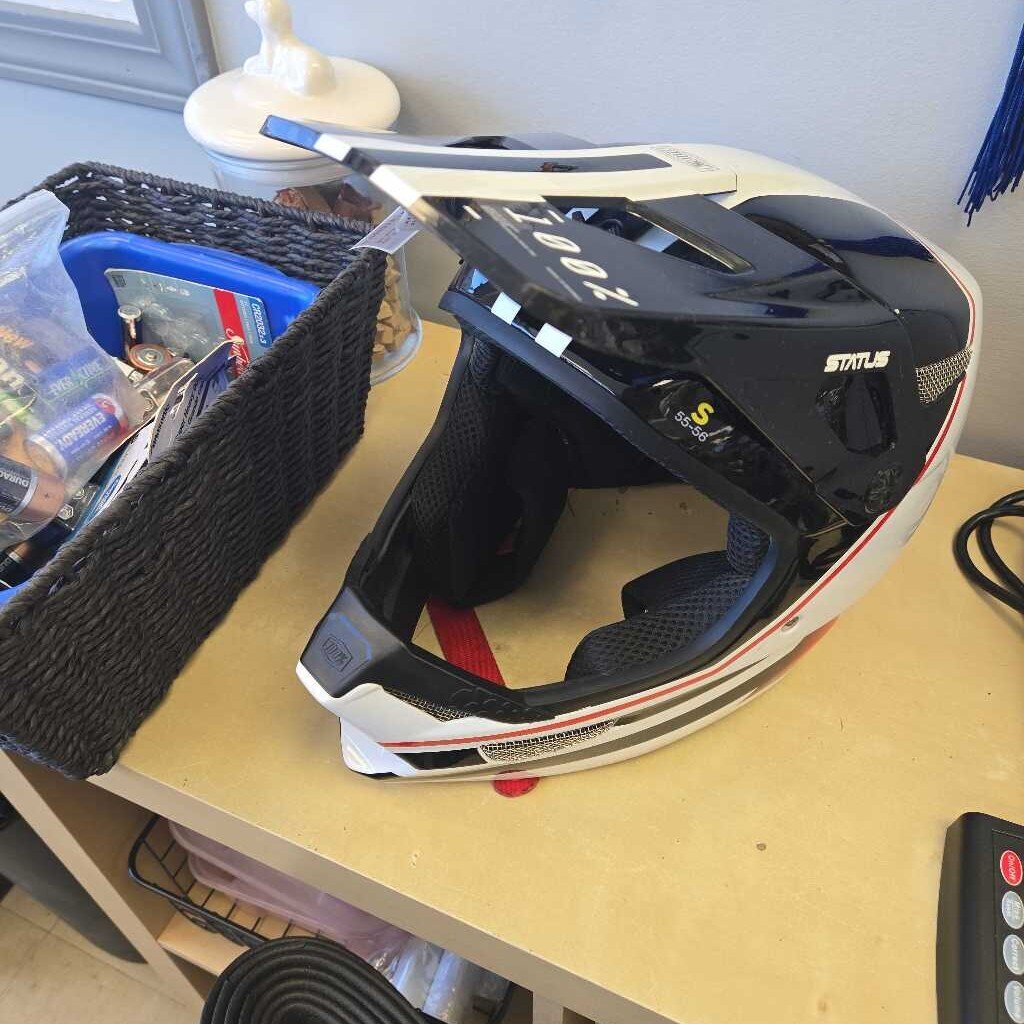 100% Status DH/BMX Helmet (No Accidents)