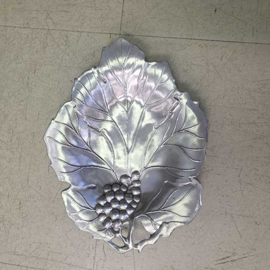 Grapevine shaped serving dish