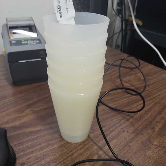 6 Plastic Cups