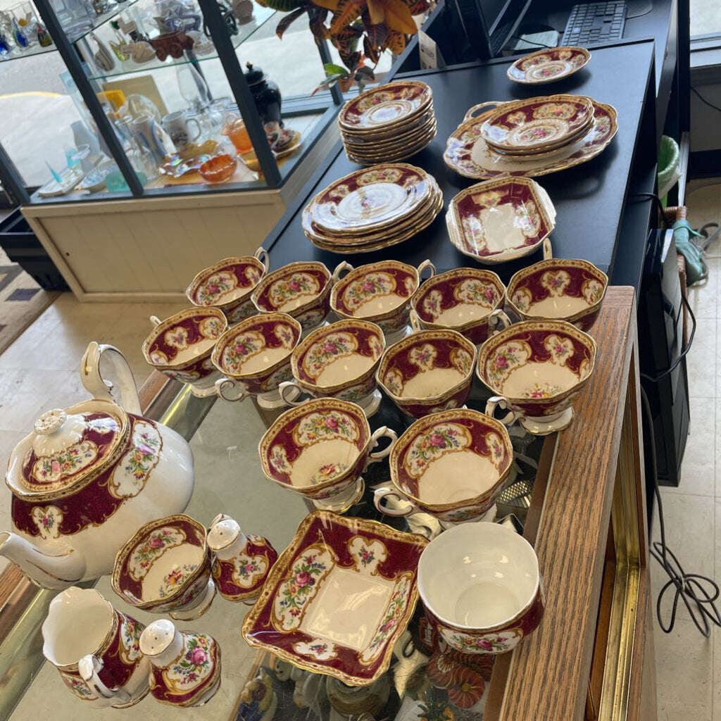 40 Piece Royal Albert Lady Hamilton