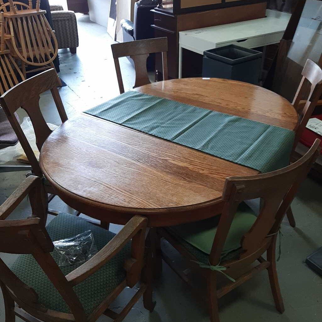 Table W/ 7 Chairs and 2 Leaf's
