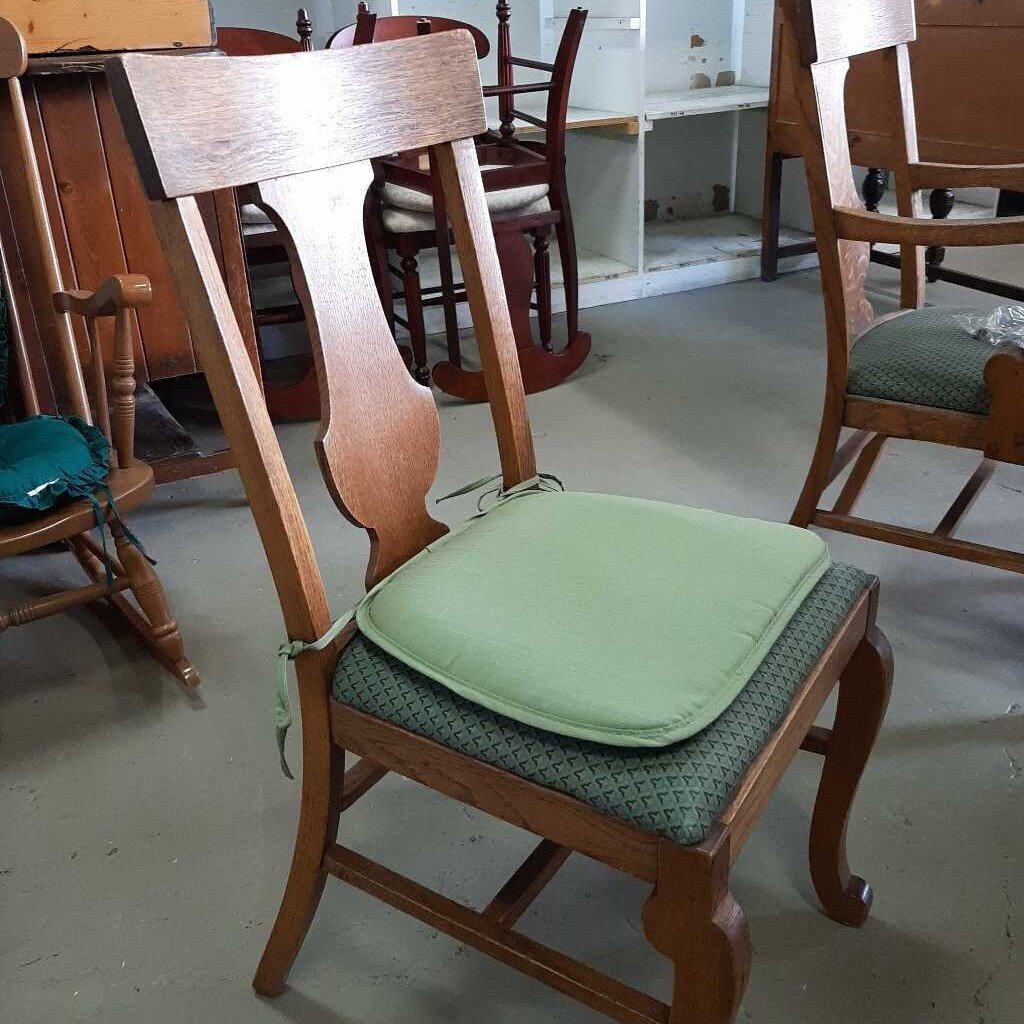 Table W/ 7 Chairs and 2 Leaf's