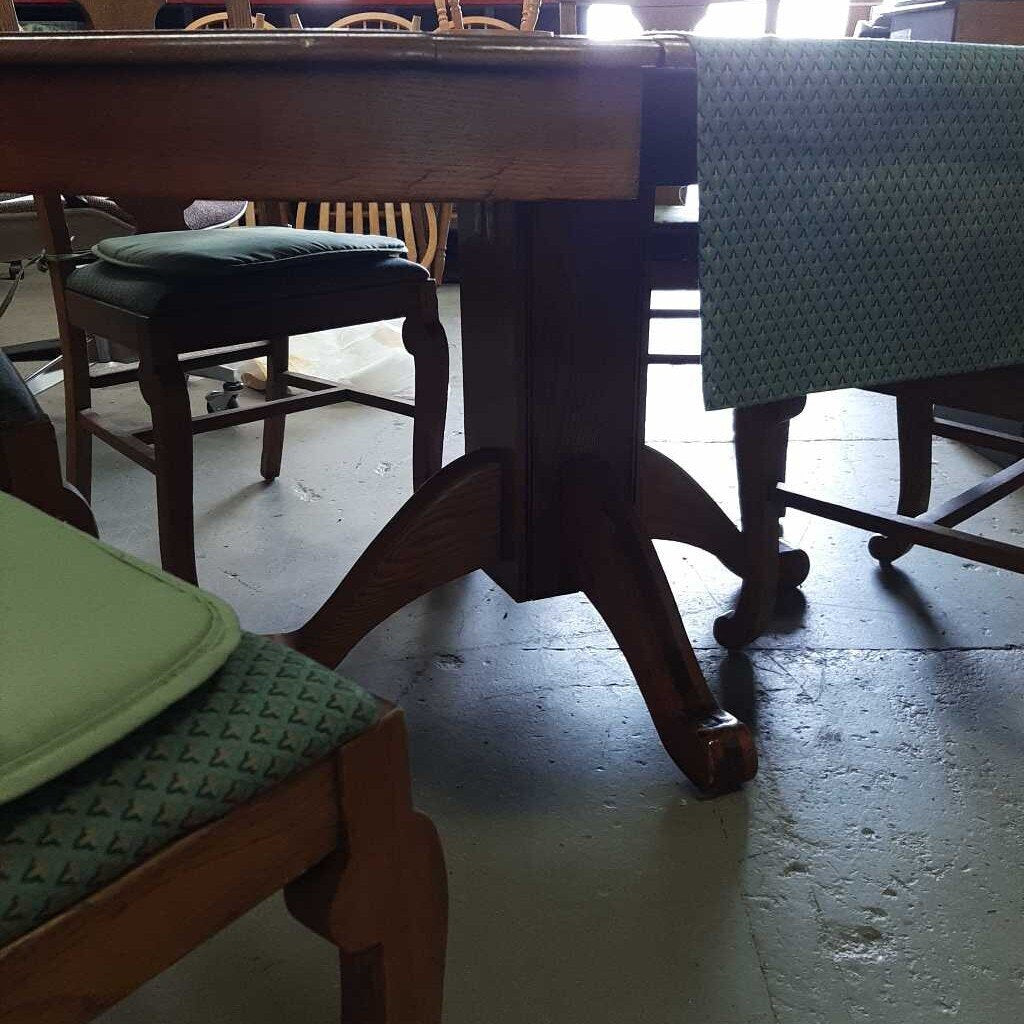 Table W/ 7 Chairs and 2 Leaf's