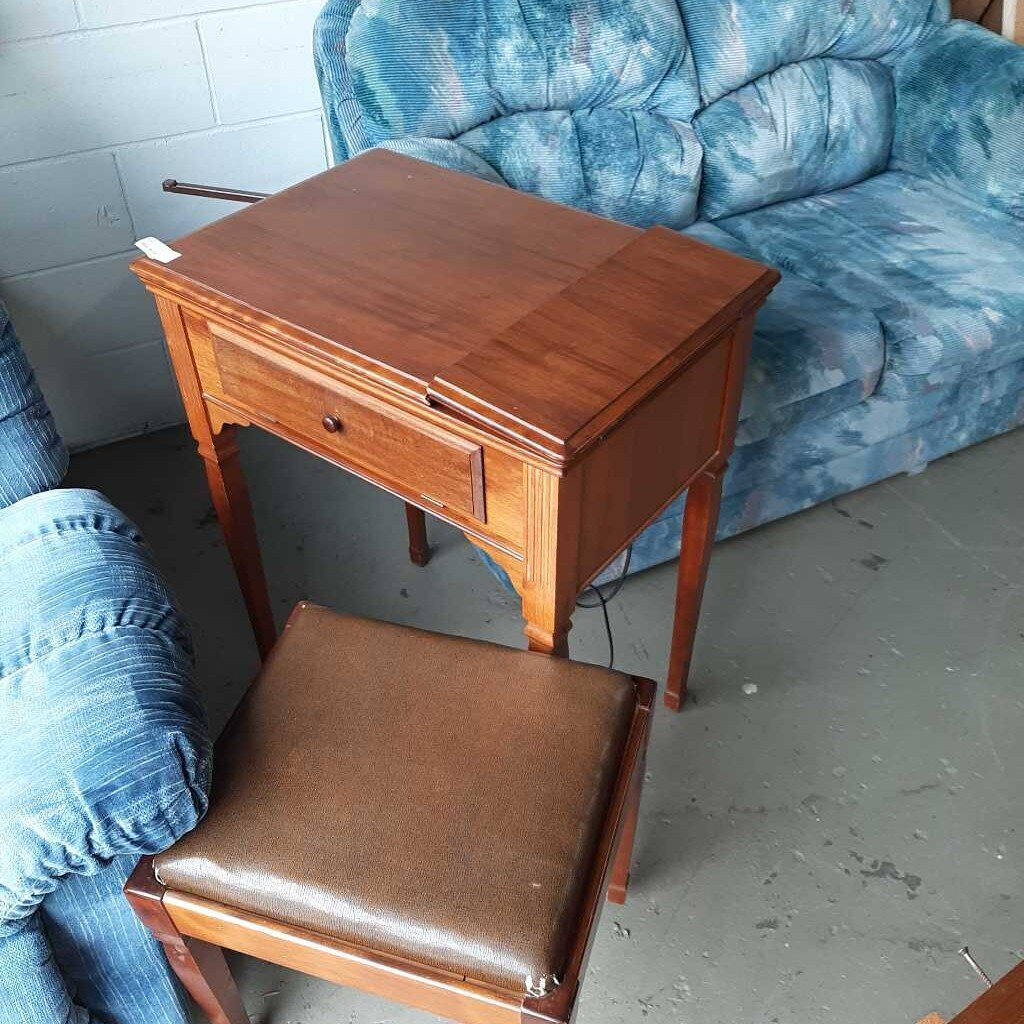 Singer Sewing Machine with stool