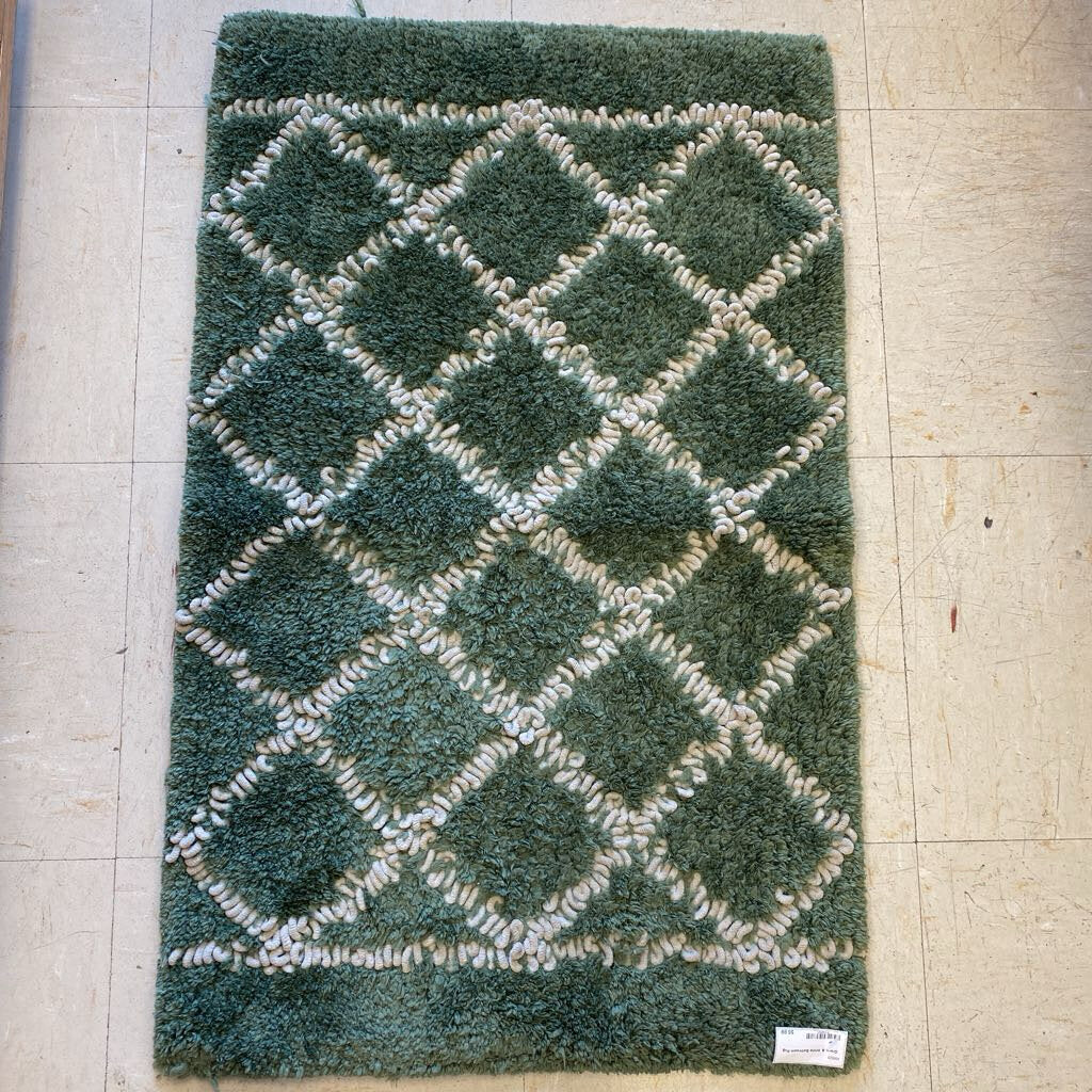 Green & White Bathroom Rug