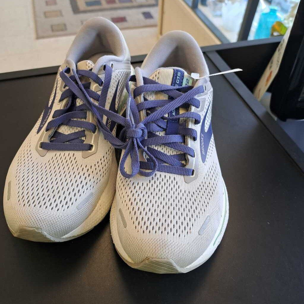 Brooks Ladies Light Grey Runners Size 9