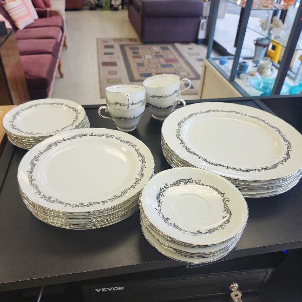 32 Piece Romance Bone China Set