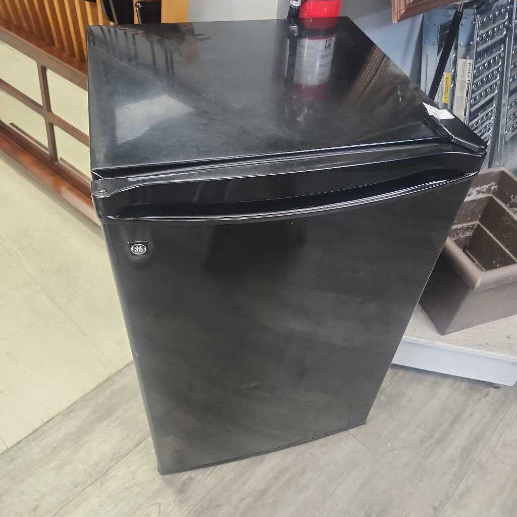 Black Mini GE Fridge -Not Tested