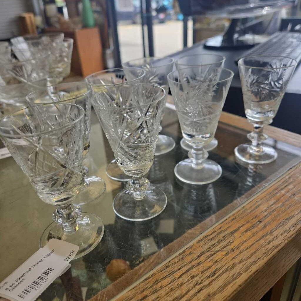 8 pc Pinwheel Design Liqueur Glasses