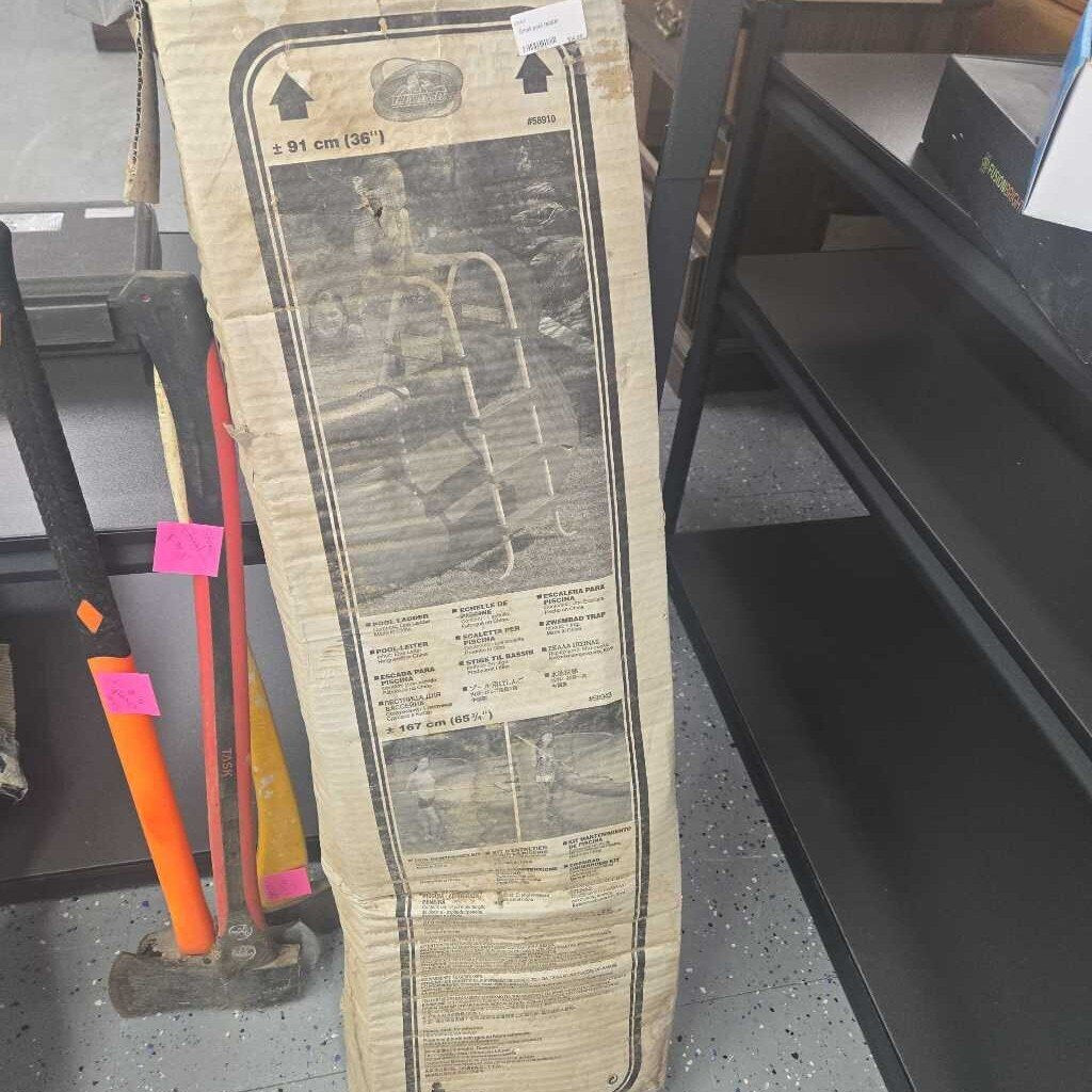 Small pool ladder