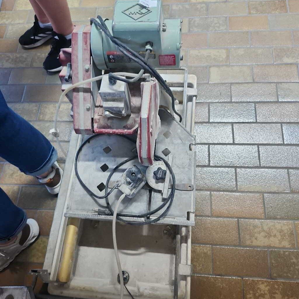 Wet tile saw