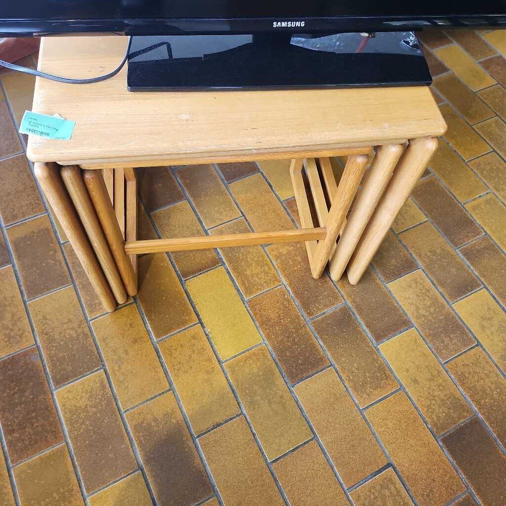 3 Wooden Nesting Tables