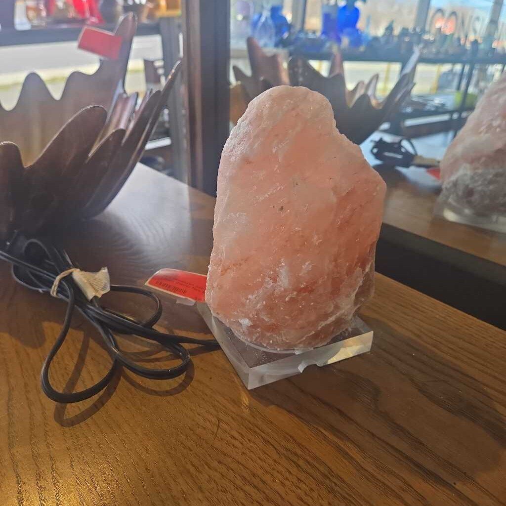 Pink Himalayan Salt Lampn (Needs New Bulb)