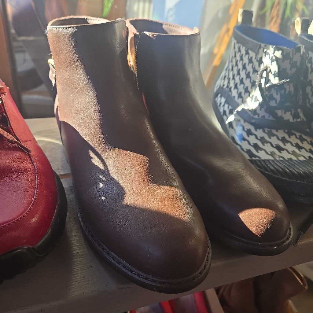CAlf ankle booties