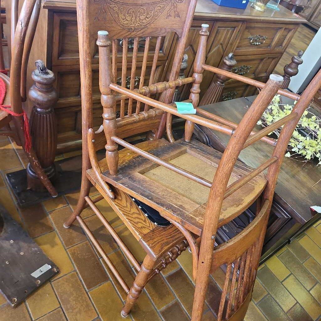 Vintage Oak Veneer Table With 4 Chairs