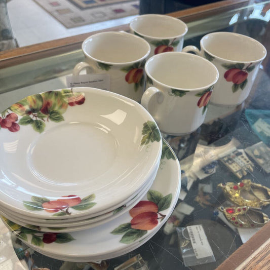 12 Piece Royal Doulton Dish Set