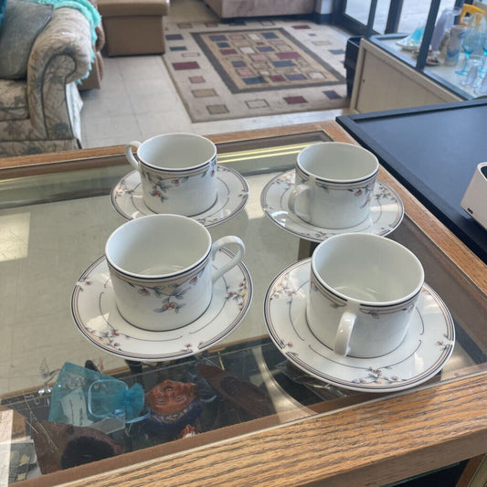Floral Tea Cup and Saucer (Set of 4)
