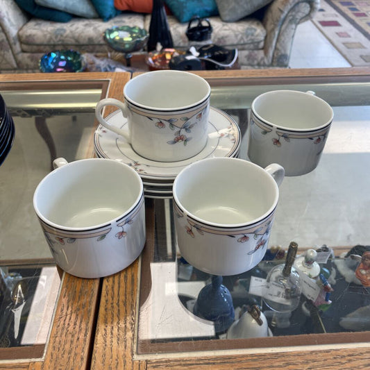Princess House Heritage Blossom Teacups and Saucer (Set of 4)