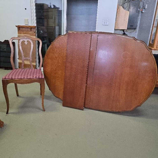 Dining Room Table with 4 Chairs & 2 leaves