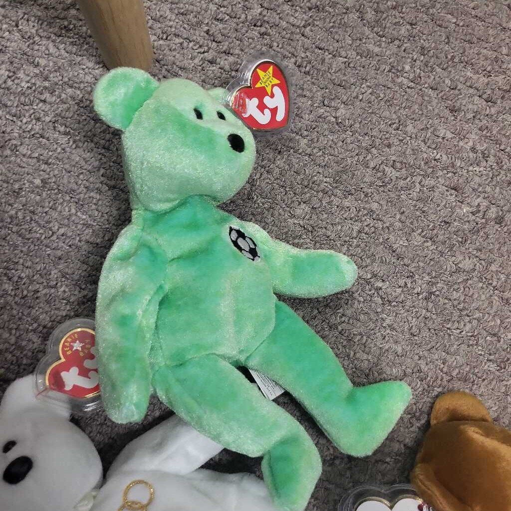 Ty Beanie Baby "Kicks"