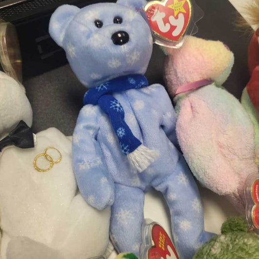 Ty Beanie Baby "1999 Holiday Teddy"