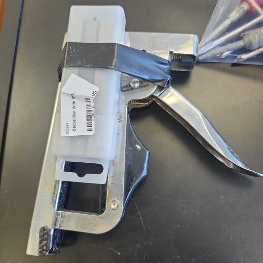 Staple Gun With Staples