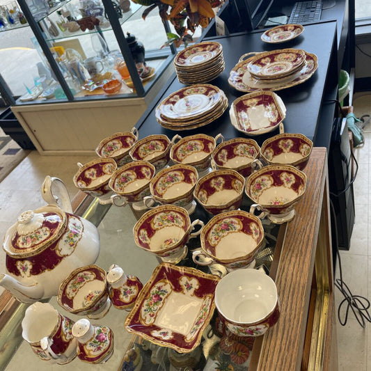40 Piece Royal Albert Lady Hamilton