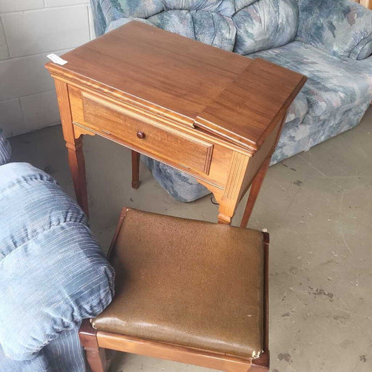 Singer Sewing Machine with stool
