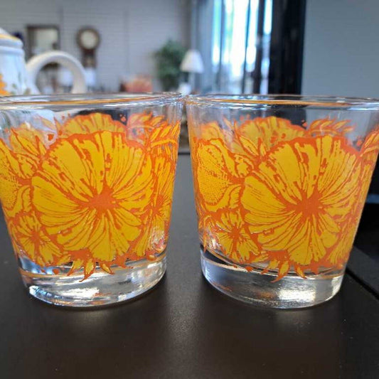 Vintage 1970's Set of 2 Glasses Yellow/Orange Flower Design