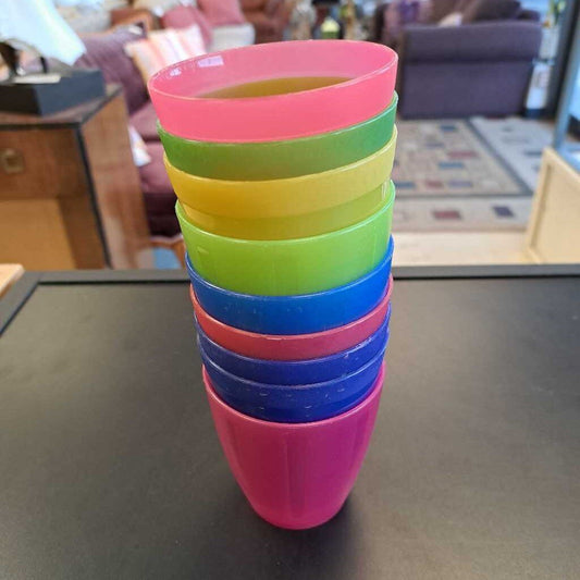 Set Of 9 Plastic Cups