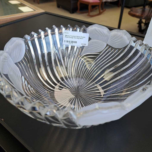 Mikasa Frosted Glass Flower Petal Design Serving Bowl