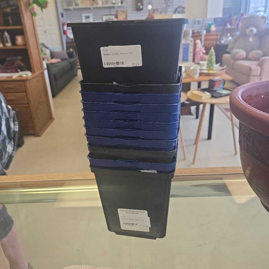 Medium Plastic Planter Pot