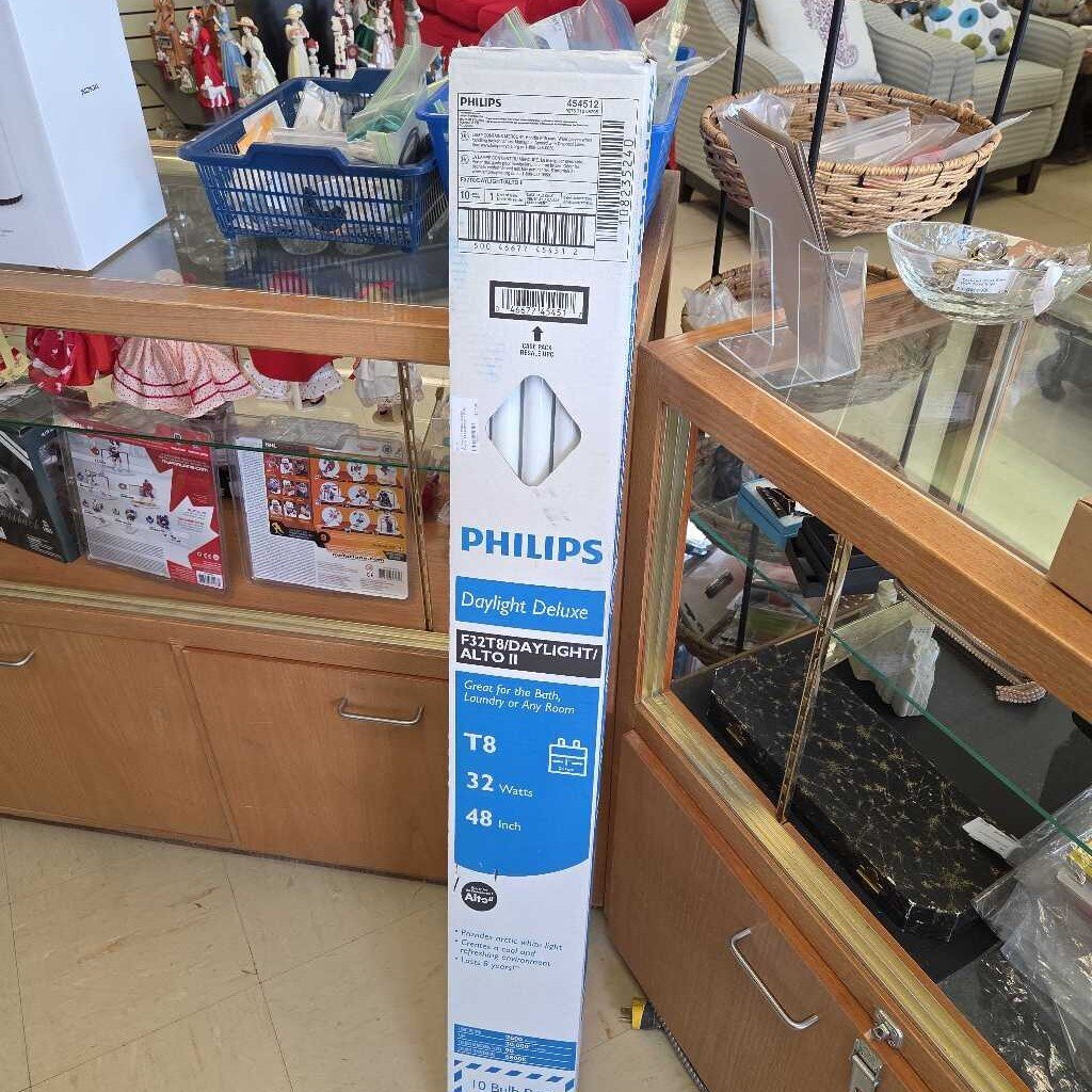 10 Pack Of Philips Daylight Deluxe T8 Fluorescent Bulbs