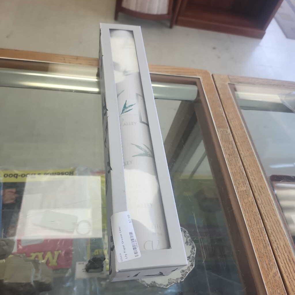Lily Paper Drawer Liner