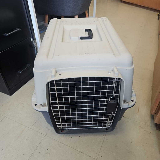 Large dog crate (Missing clip)