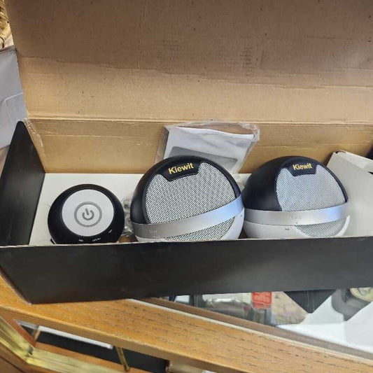 Kiewit Brand Desktop Speakers -Not Tested