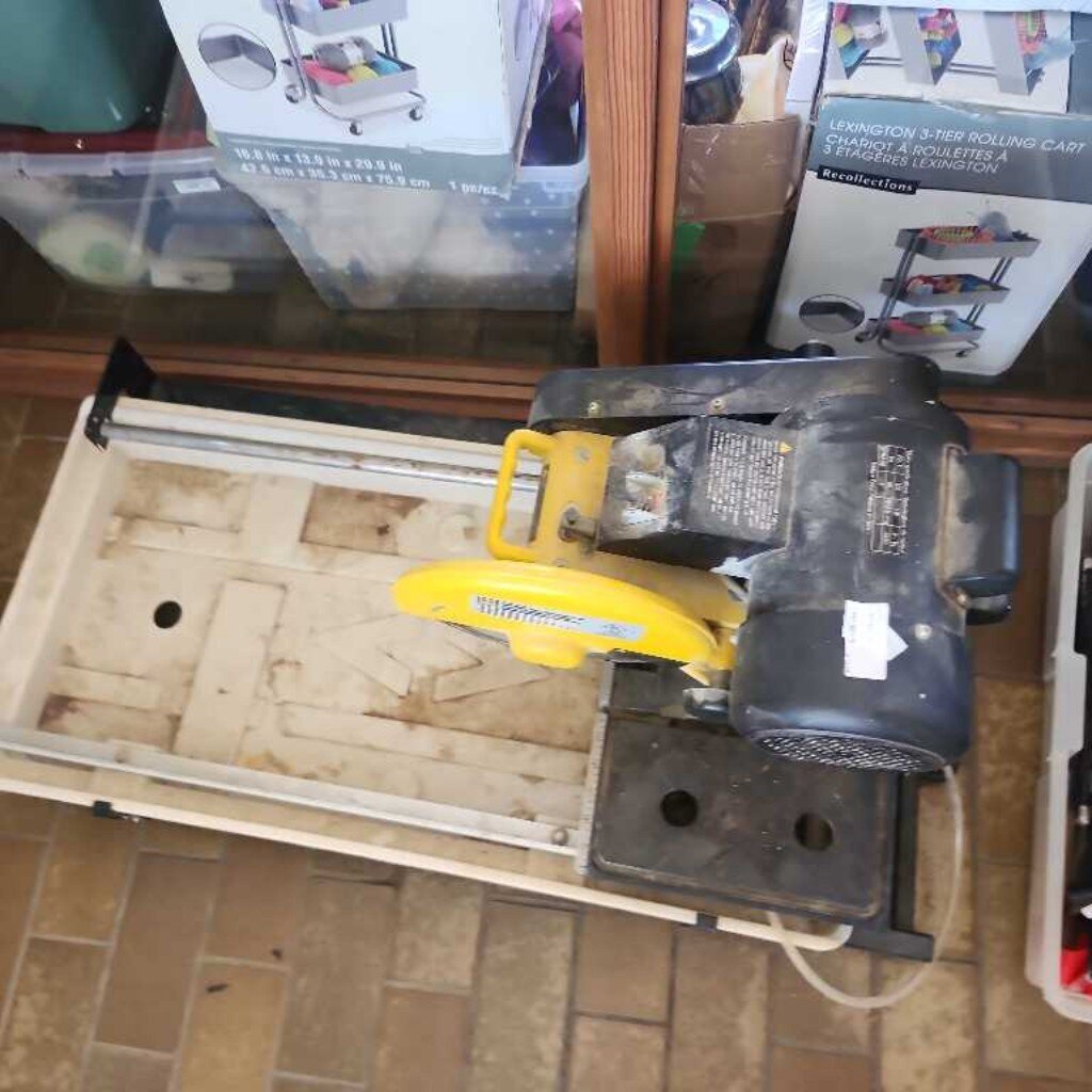 Wet tile saw