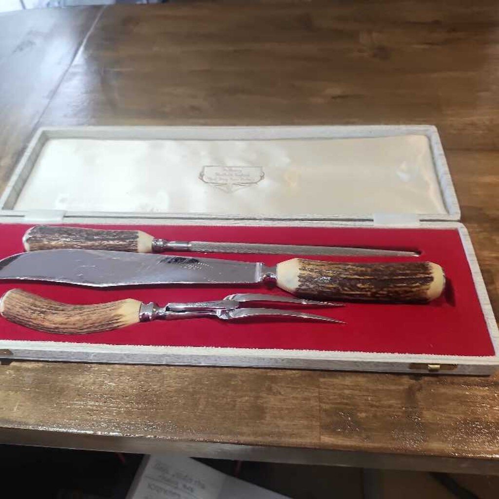 Carving set