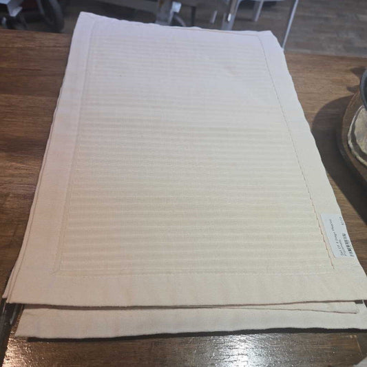 Set Of 4 Beige Pleated Placemats