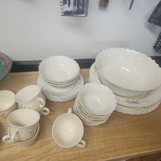 Set Of 25 Arcopal "Victoria" Dinnerware