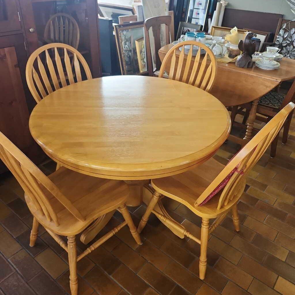 Round light Oak Table With 4 Chairs