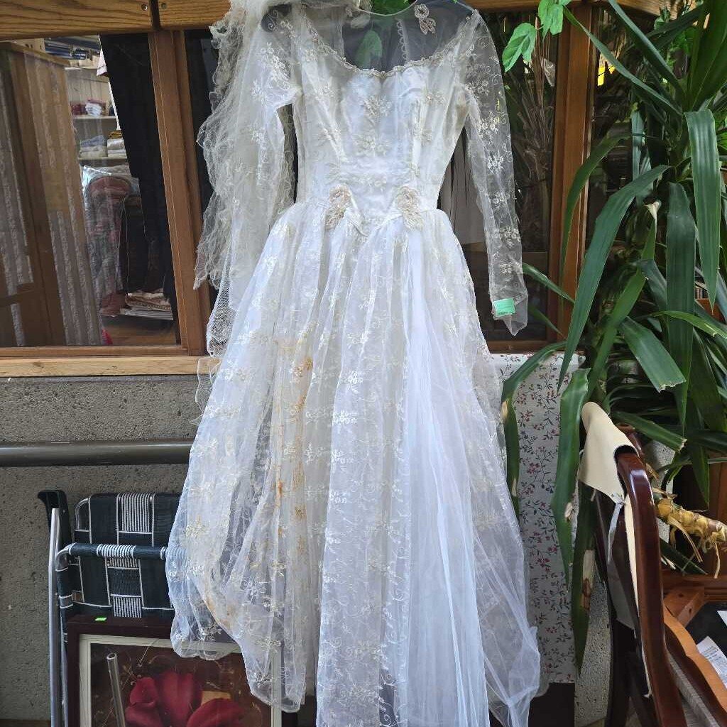 Vintage Lace Wedding Gown