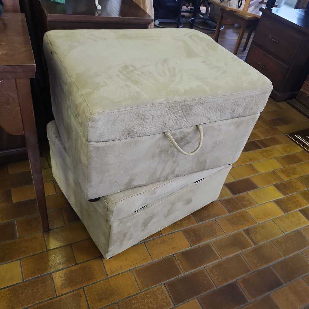Storage Couch With 2 Foot Ottomans