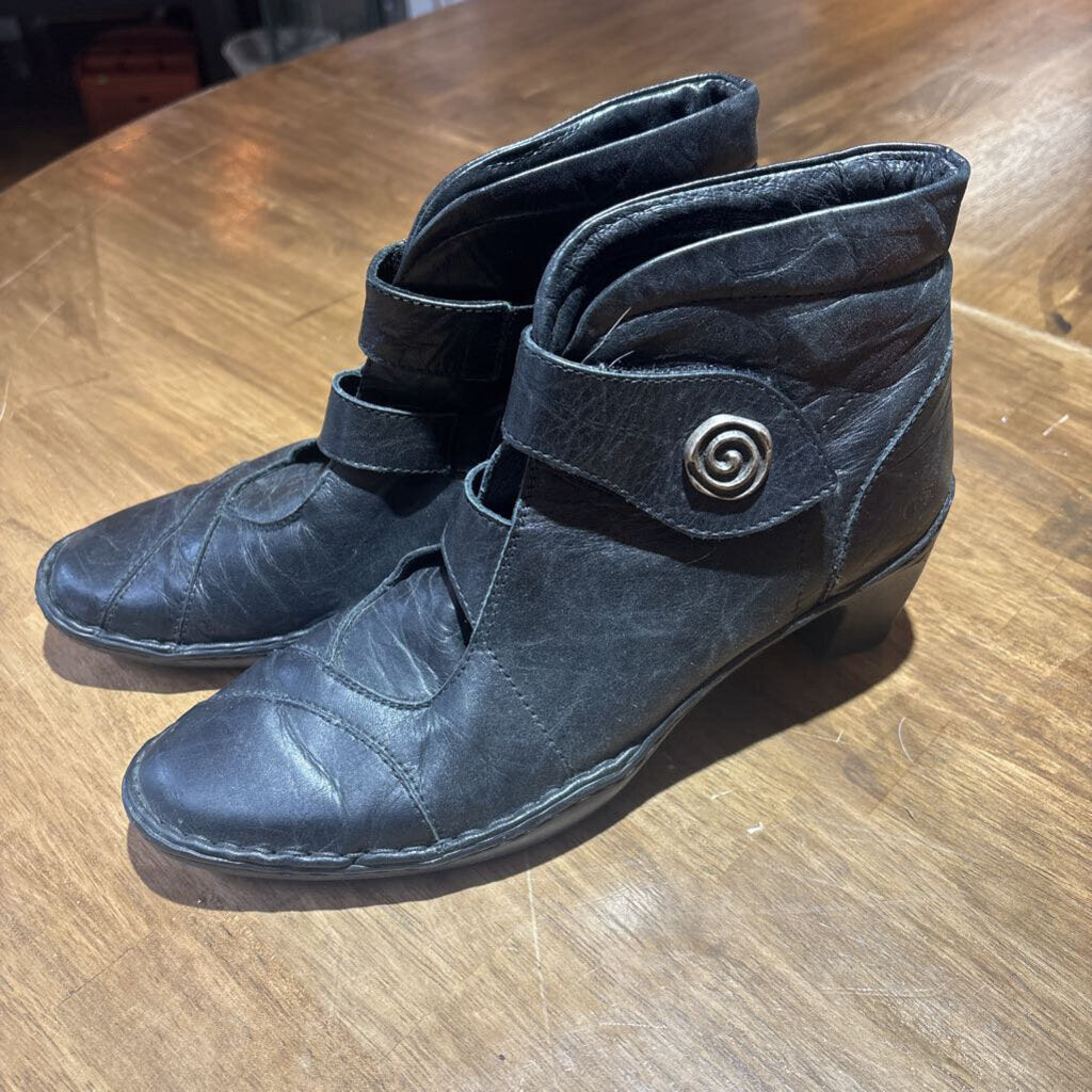 Black leather cut-out ankle boots