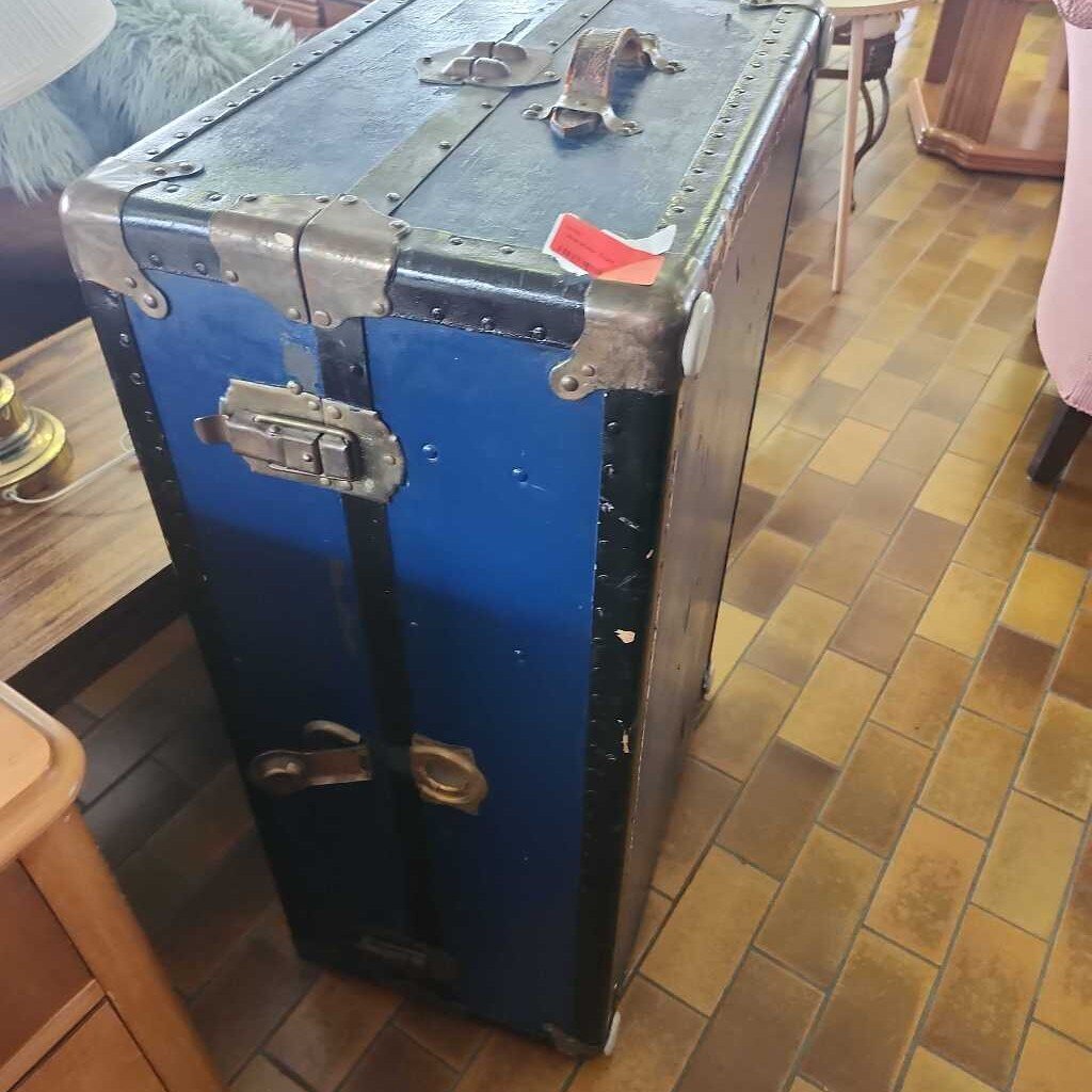 Wardrobe Trunk